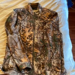 NWT Under Armour Realtree camo jacket. Zipper and light weight. XL